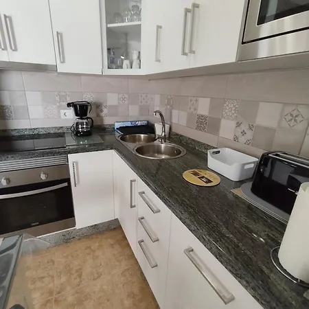 Sea Carnation Well Located, Pool & Terrace Apartment *