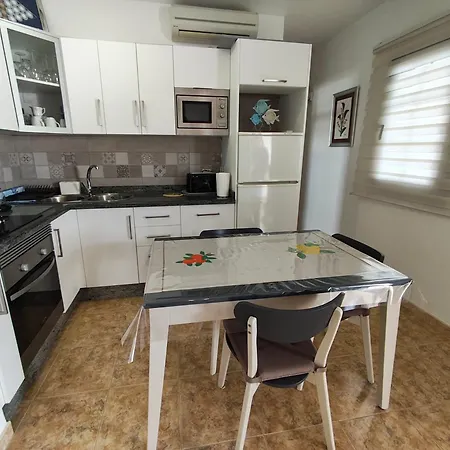 Sea Carnation Well Located, Pool & Terrace Apartamento